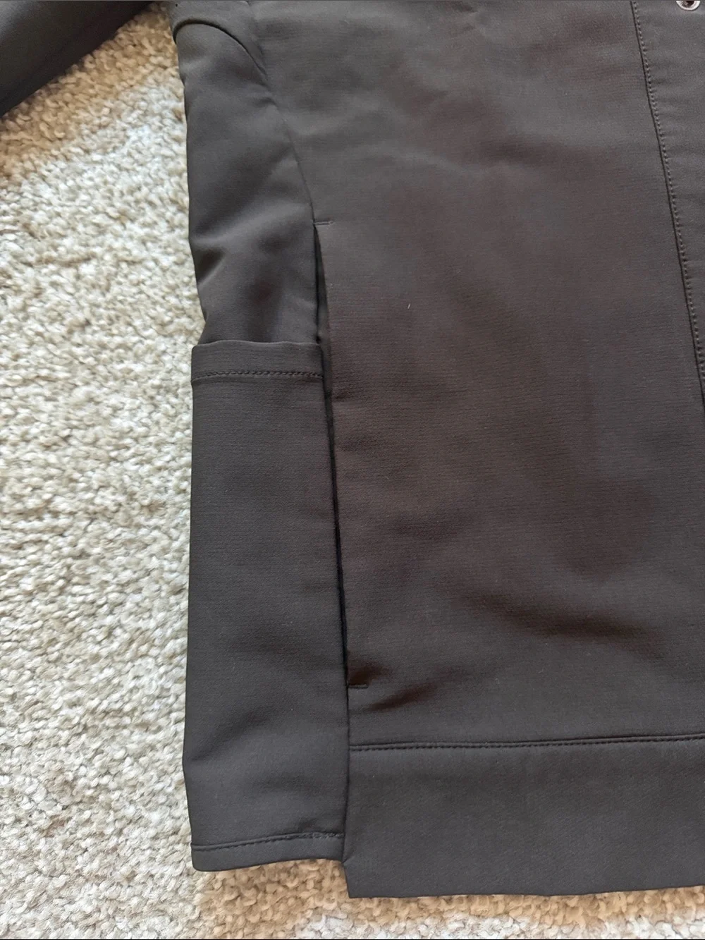 BYLT Basics minimalist black